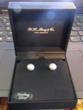 R.H. MACY & CO FINE JEWELRY w/Box CULTURED PEARL STUD SILVER EARRINGS signed 925